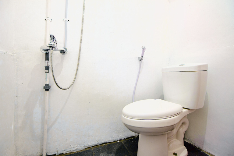 Bathroom 3, Super OYO 1788 House 24, Yogyakarta