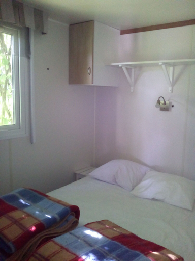Bedroom 2, Camping de Kernéjeune, Morbihan