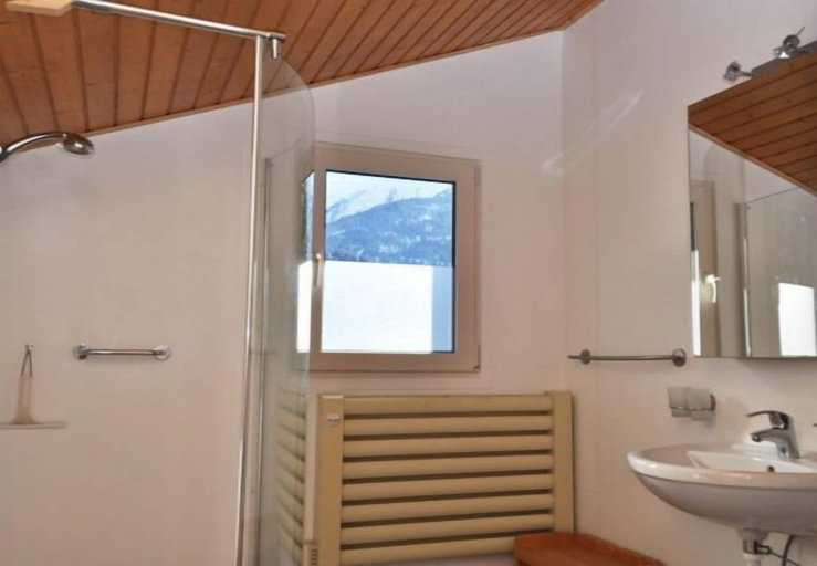 Bathroom, Lotus OG, Goms