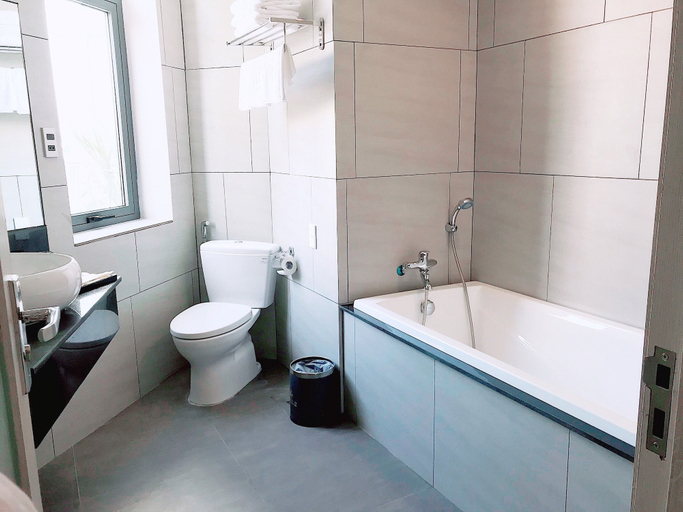 Bathroom 3, Holiday 2 Hotel, Ninh Kiều