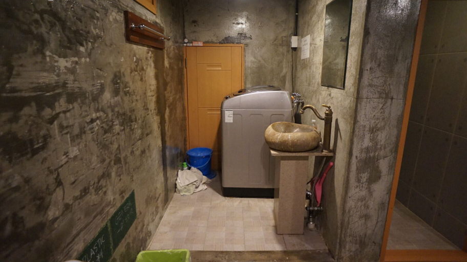Bathroom 2, Guesthouse H, Jongno