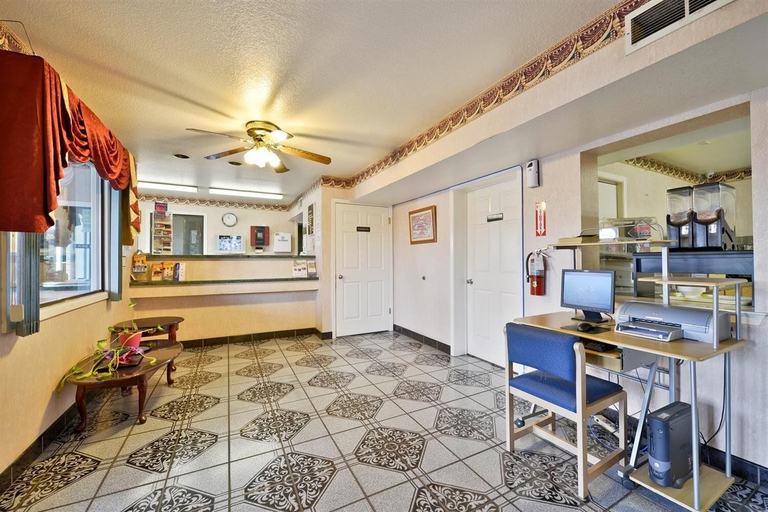 Others 5, Budget Inn, Bexar