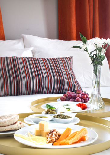 Food & Drinks 5, Modern Ben gurion Apt By Ahlan Hospitality