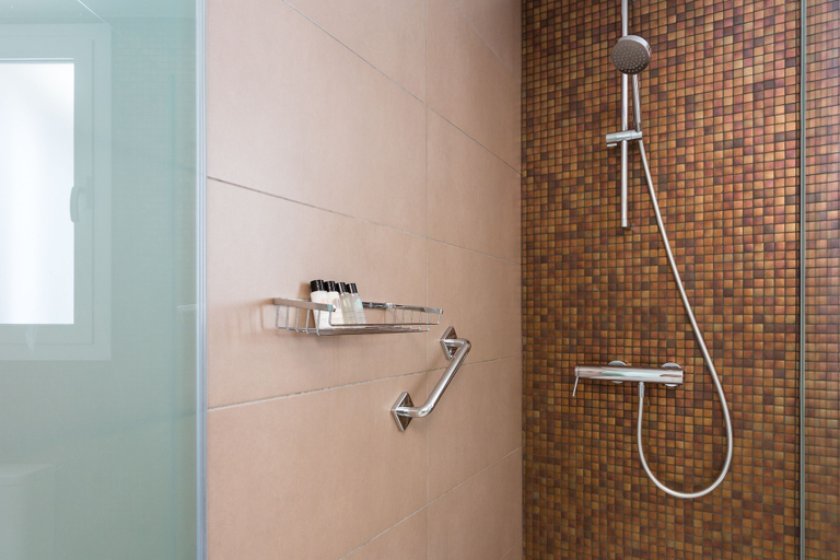 Bathroom 5, Quartprimera Apartments, Barcelona
