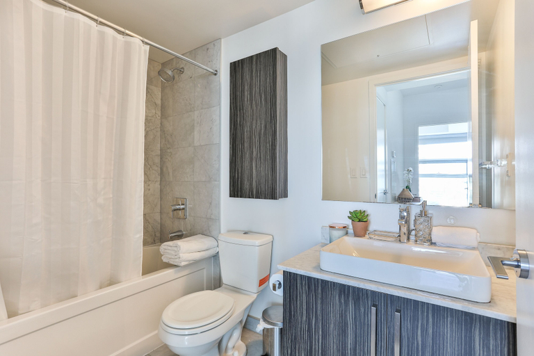 Bathroom, Brilliant High-Rise 2 Bed and Parking, Toronto
