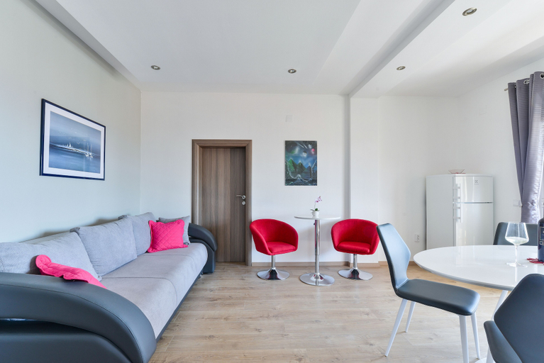 Others 5, Apartments Medved, Vir