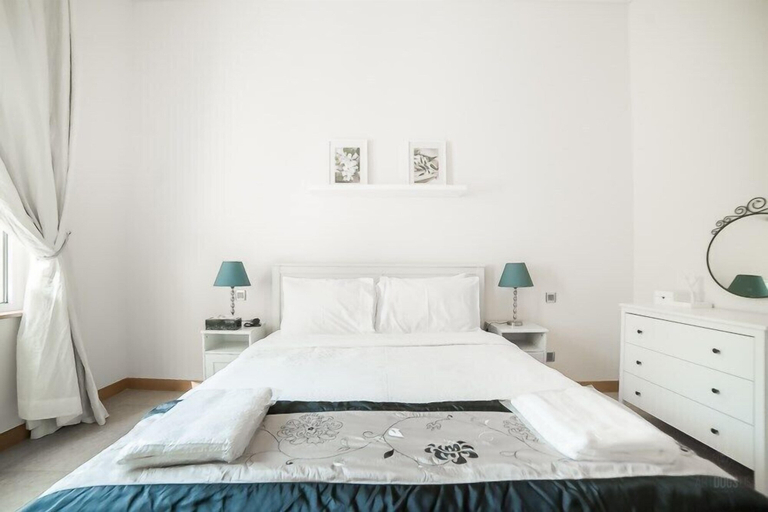 Room 2, R&H Shoreline Palm, Dubai