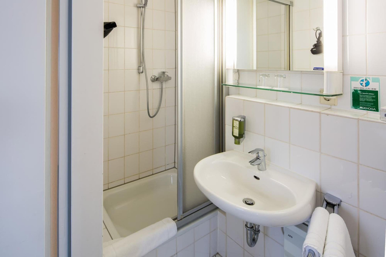 Bathroom 5, Central Hotel, Mannheim