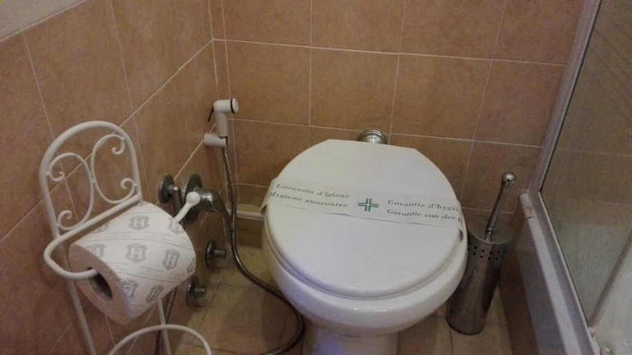 Bathroom 5, Residenza Laterano, Rome