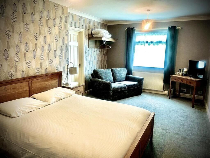 Bedroom 2, Woodcote Hotel, Cheshire West and Chester