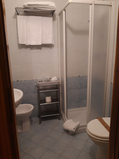 Bathroom 4, Hotel Ceretto, Cuneo