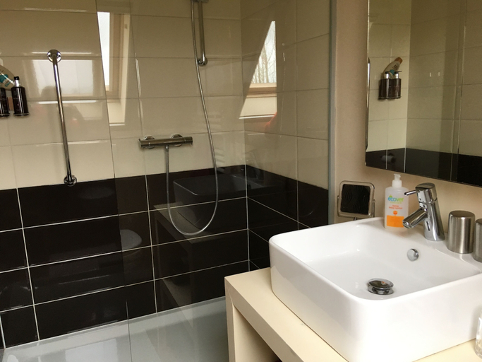 Bathroom 3, De Zoete Kers B&B, West-Vlaanderen