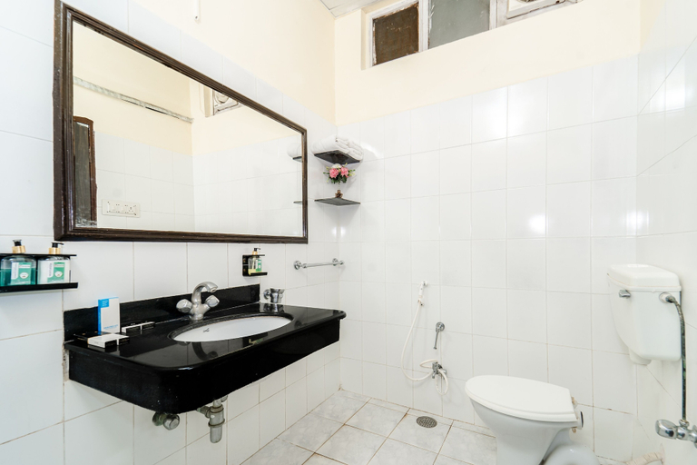 Bathroom 4, Narmada Hills Resort, East Nimar