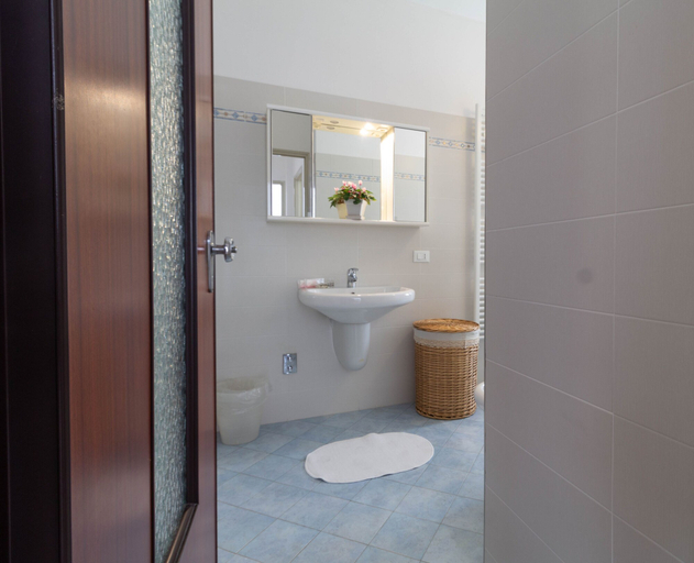 Others 2, Mamma Ciccia Holiday Home - Lake Front Apartment, Lecco