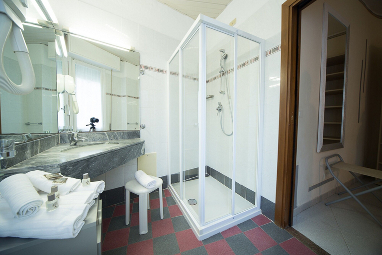Bathroom 5, Villa Igea, Imperia