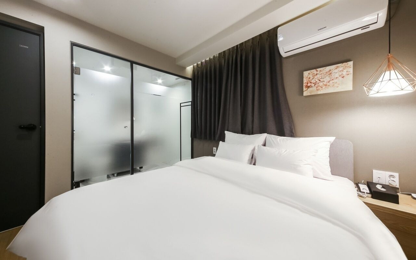 Bedroom 2, Gray 194 Hotel, Dong
