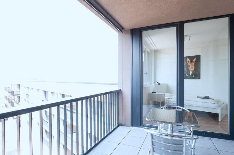 Exterior & Views 17