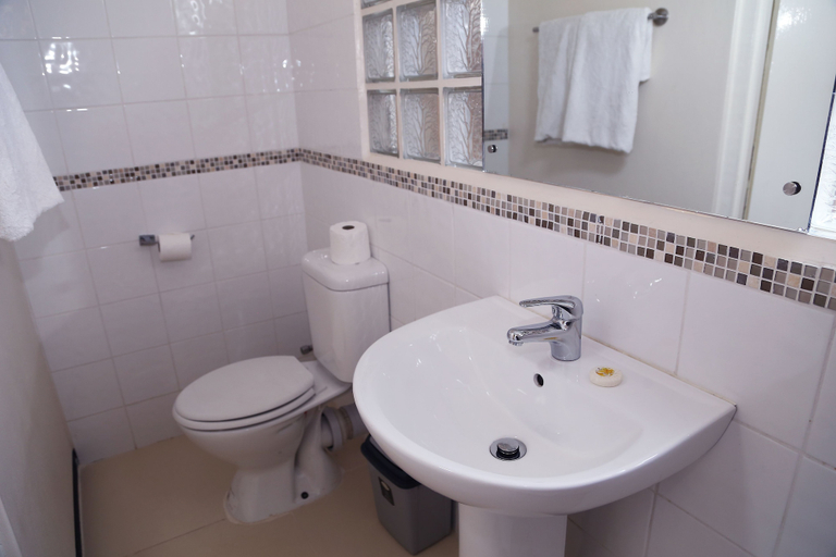 Bathroom 5, Aquarius on the Beach, Ba