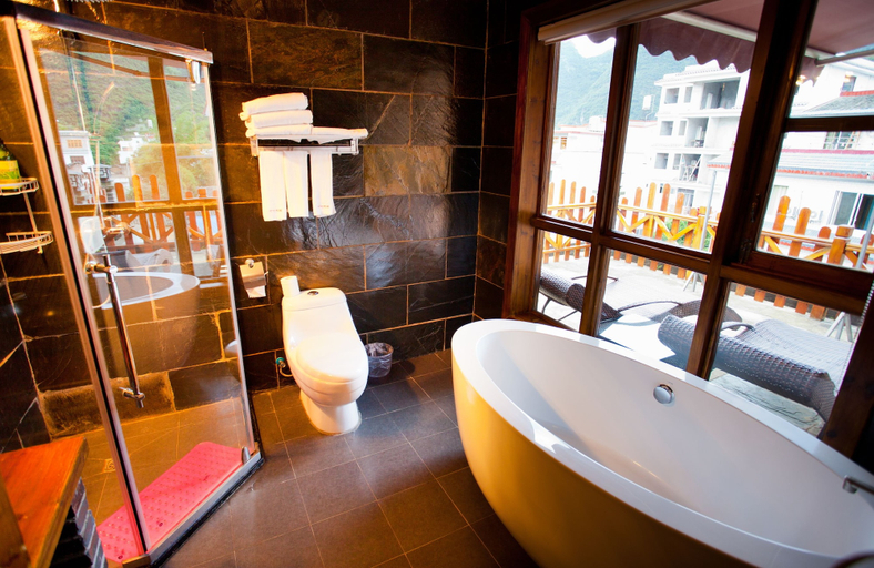 Bathroom 5, Yangshuo Coco Garden Hotel, Guilin