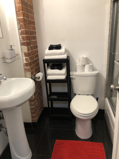 Bathroom 4, Studios Midtown Manhattan, New York