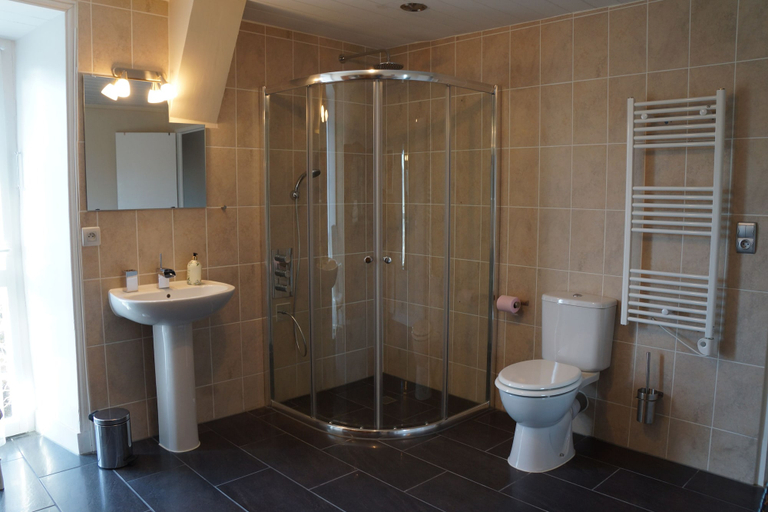 Bathroom 5, Chateau de Savennes, Puy-de-Dôme
