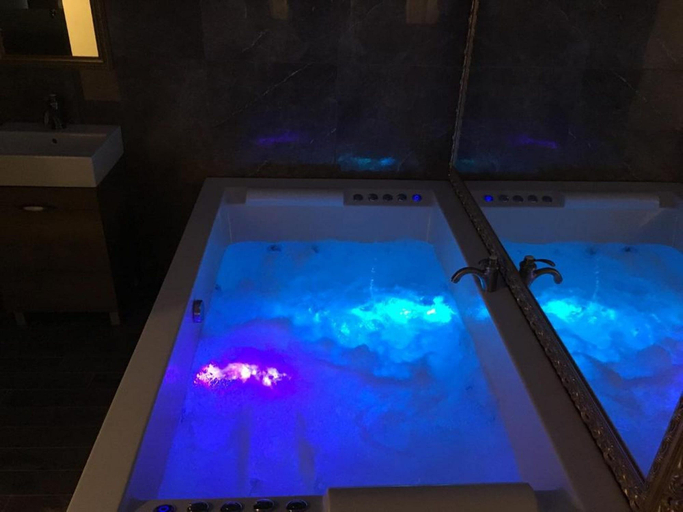 Sport & Beauty 3, Central Business Suites with Hot Jacuzzi, Belgrade