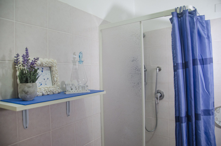 Bathroom 3, Casa Poseidone, Sassari