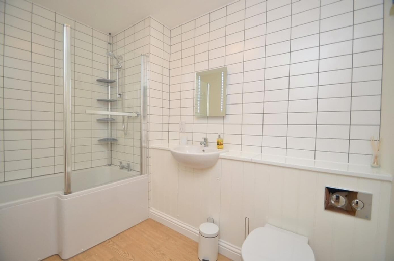 Bathroom 4, George & Dragon, Devon