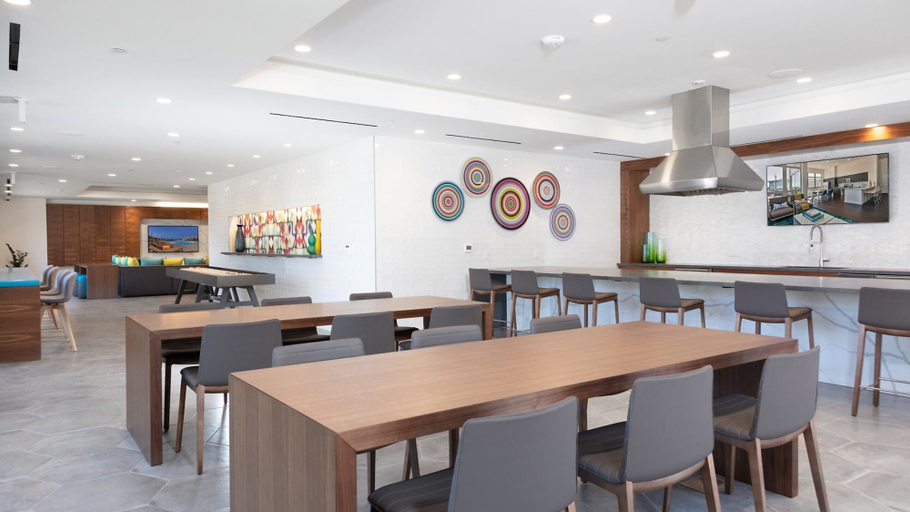 Food & Drinks 4, Global Luxury Suites San Mateo, San Mateo