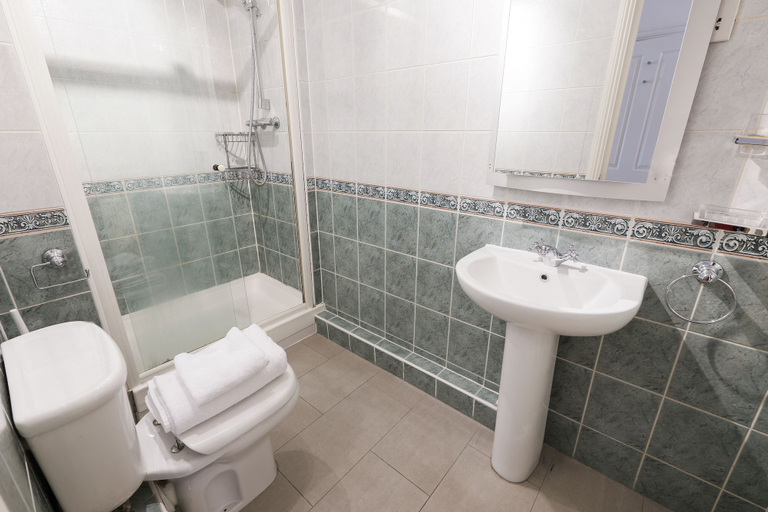 Bathroom 3, Beautiful flat with terrace, London