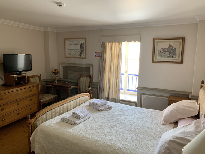 Bedroom 2, Mado, Somme