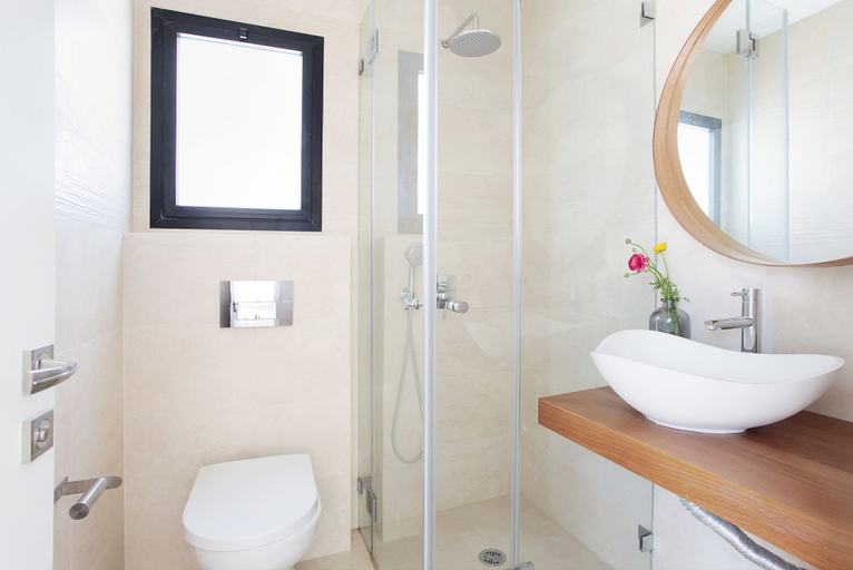 Bathroom 4, Chic Duplex Penthouse by FeelHome