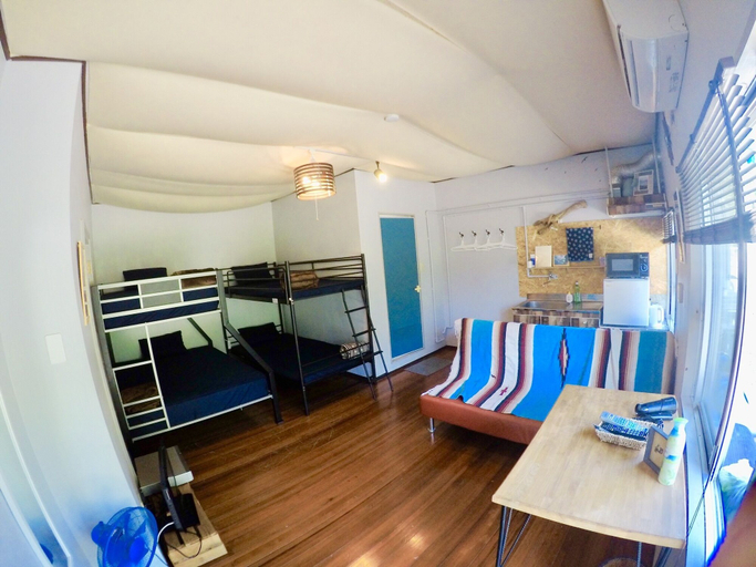 Bedroom, N0's Arrow, Onna
