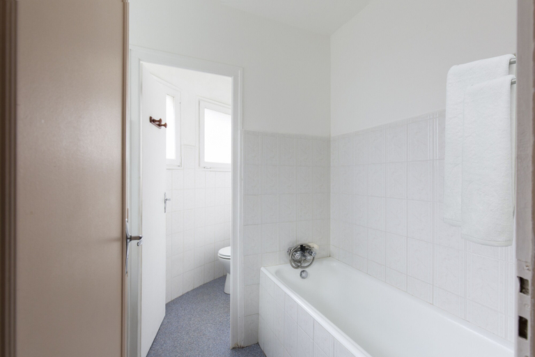 Bathroom 3, Hôtel Concorde, Hautes-Pyrénées