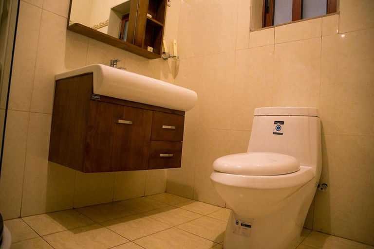 Bathroom 3, Aabiya Lodge, Ndola