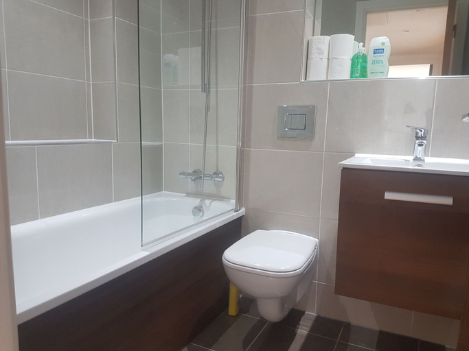 Bathroom 3, Metropolitan House 2106, Birmingham