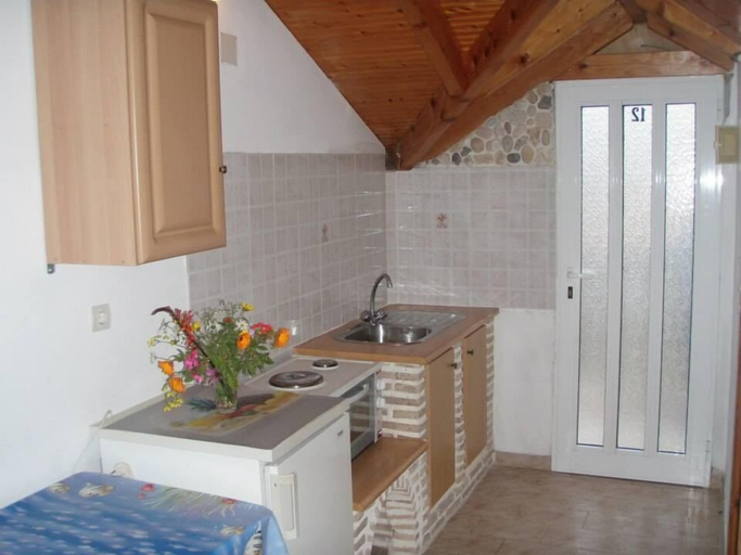 Others 4, Dakis Studios, Ionian Islands