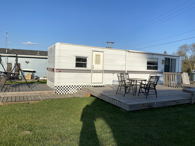 Exterior & Views 2, Pelican Motel, Otter Tail