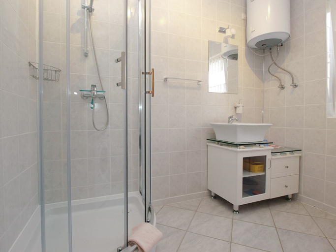 Bathroom 3, Apartment 1840, Bale