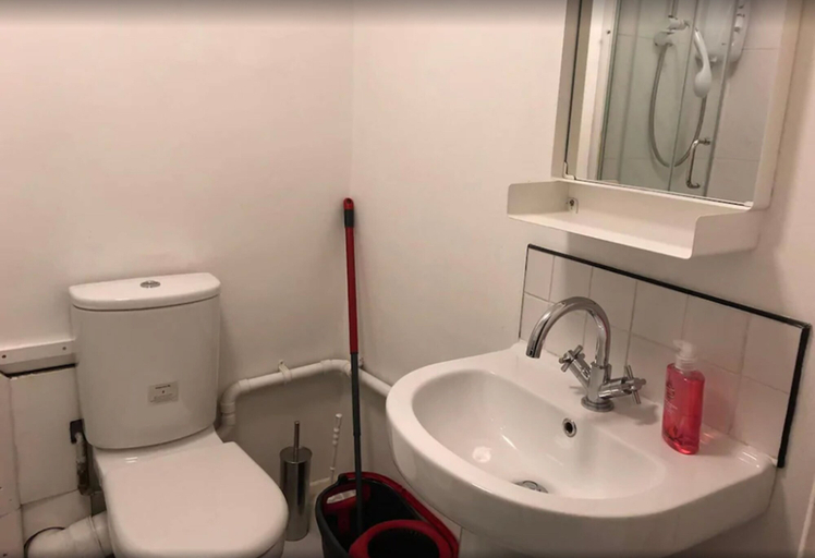 Bathroom 3, Cosy Studio Flat in Central London, London