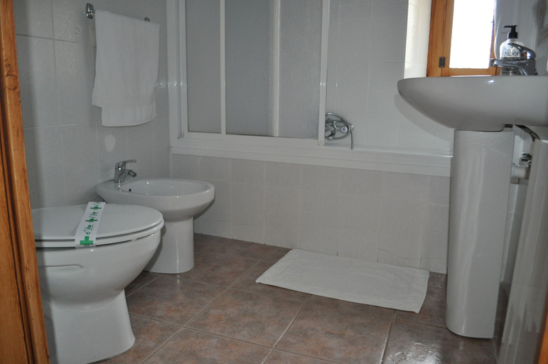 Bathroom, Casa rural El Salero en Moratalla, Murcia