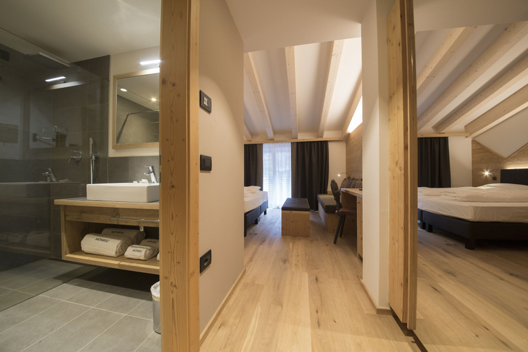 Bedroom 3, Monroc Hotel, Trento