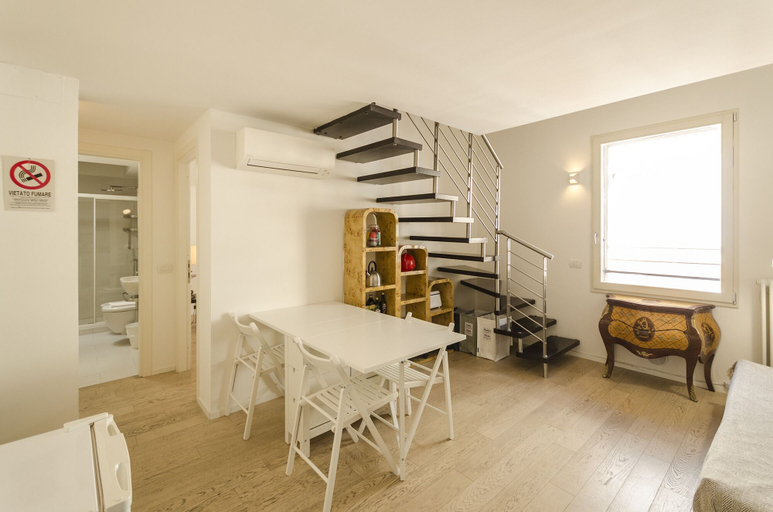 In-room dining 3, Appartamento del Nettuno, Bologna