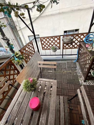 Osaka Nipponbashi Family House, Osaka