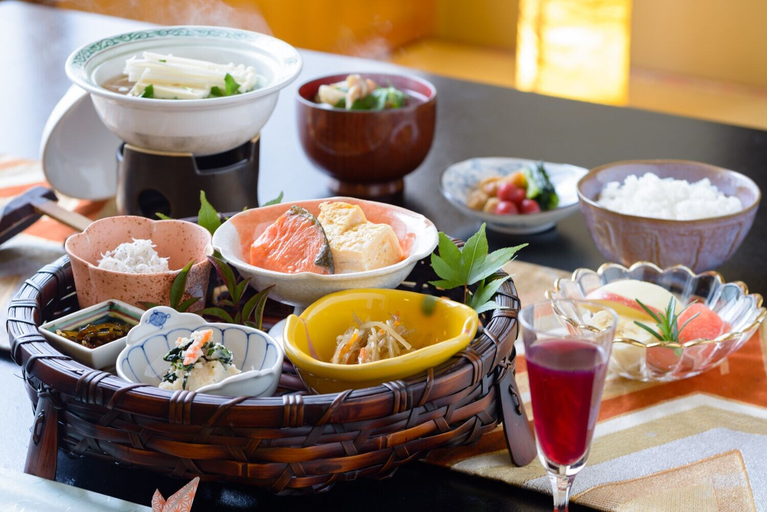 Food & Drinks 4, Hotel Hanaya, Achi
