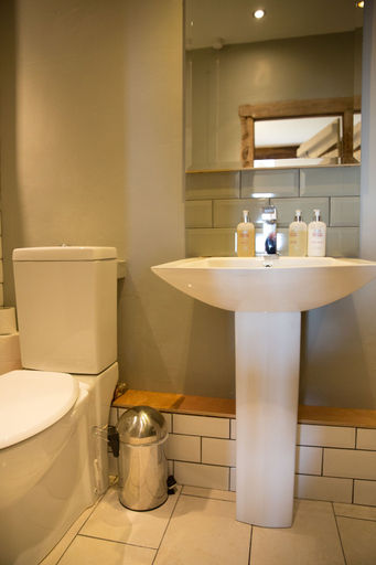 Bathroom 3, Tilbury Cottage, Somerset