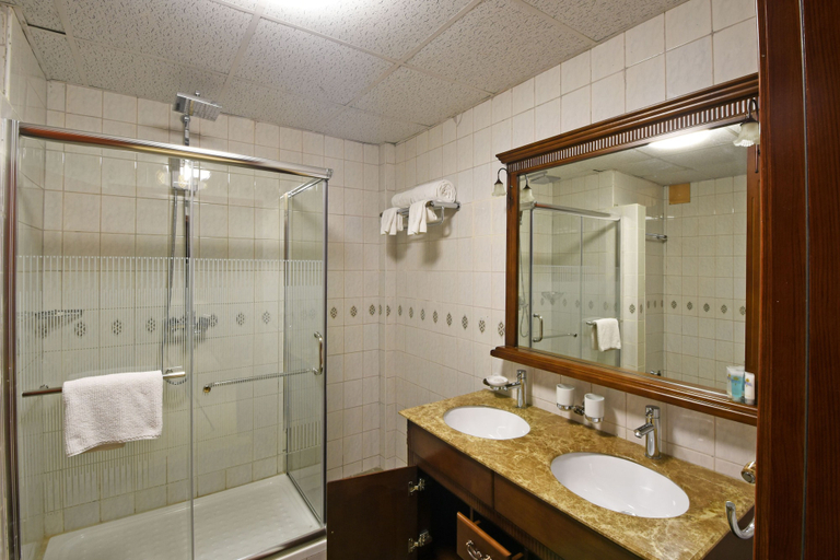 Bathroom 5, Imperial Golf View Hotel, Entebbe