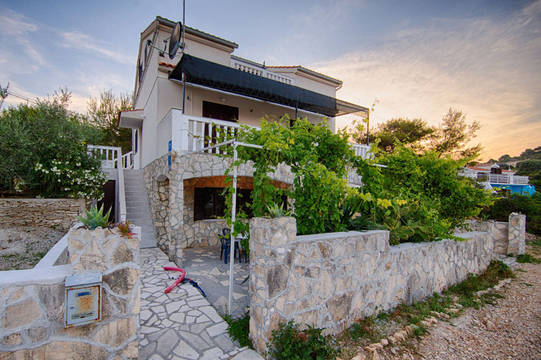 Exterior & Views, Victorious VIScovery Orange, Vis