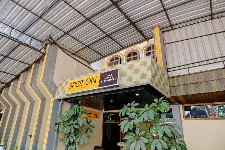 Exterior & Views 2, OYO 1761 Hotel Dirgahayu, Ponorogo
