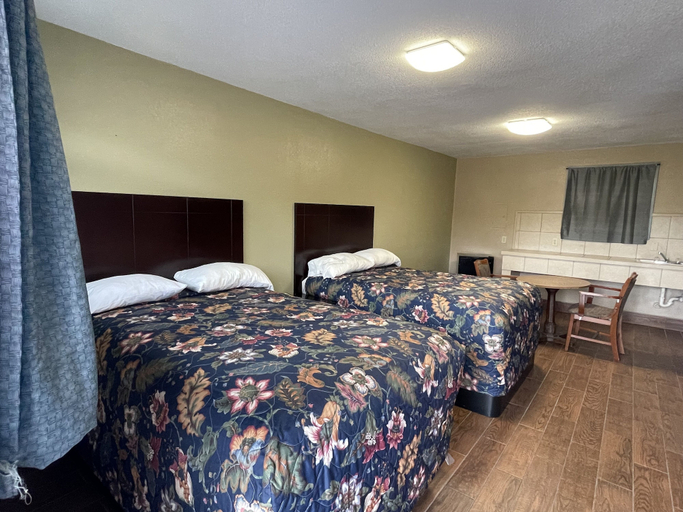 Bedroom 3, Economy inn, Ouachita